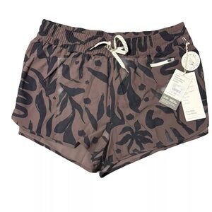 VUORI Clementine 2.0 Shorts Women's XL Chocolate  Contigo Activewear Zip Pockets